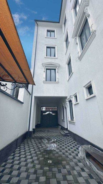 Сдается коммерческое помещение общей площадью 1800 кв.м