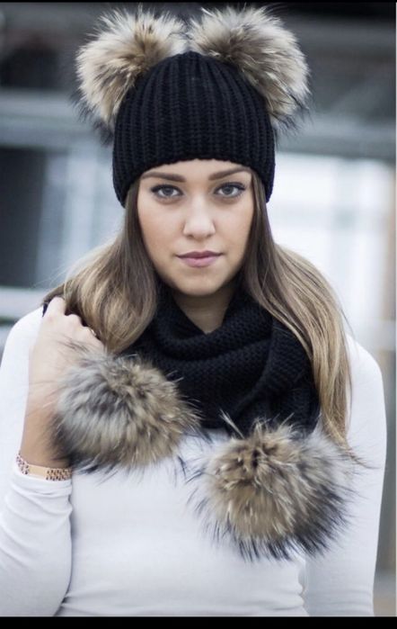 Шапка с две пухчета/ Дамска/ Детска