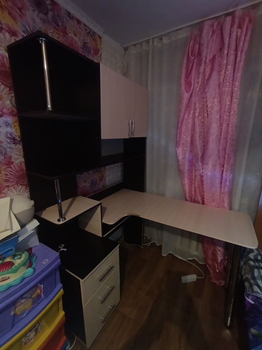 Продам угловой компьютерный стол