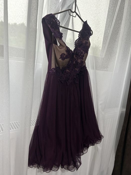 Vand rochie aproape noua purtata odata