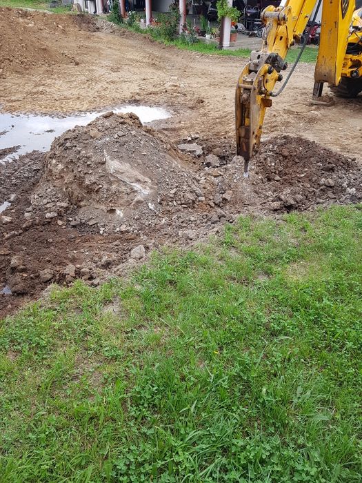 Închiriez Buldoexcavator