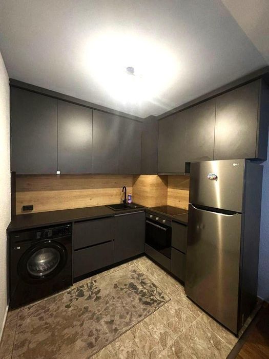 Дава се под наем Двустаен апартамент в София, Хладилника - 83 кв.м за 796.62 € - Снимка #2