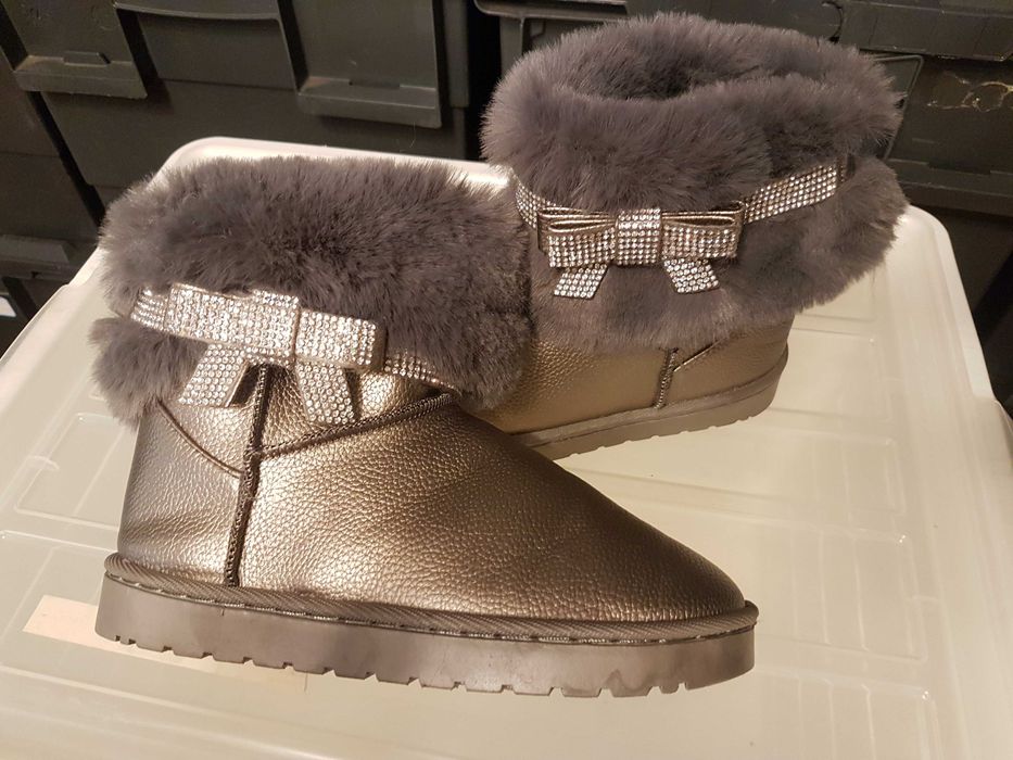 Cizme fetite imblanite gen UGG nr.33