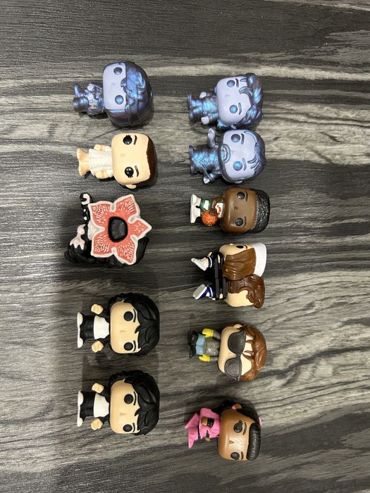 Обмен фигурок игрушек kinder joy очень странные дела