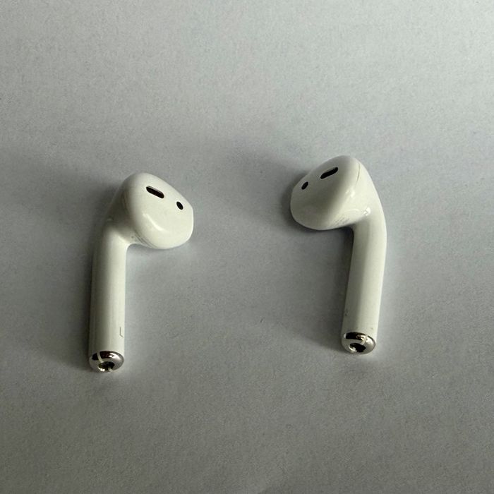 AirPods 2 ген. с кутия, кабел и активна батерия – работят отлично