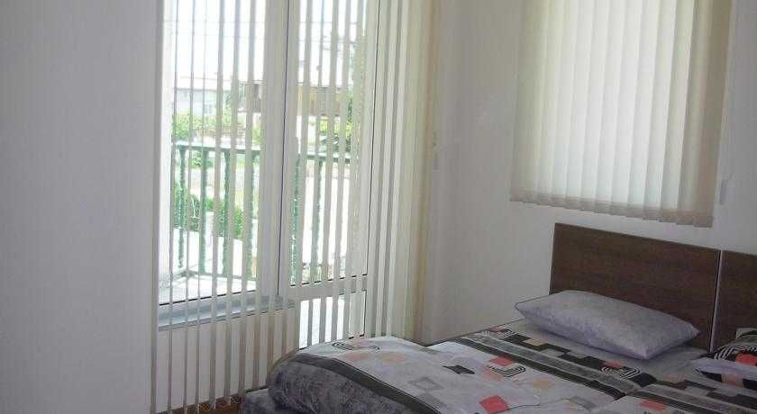 Дава се под наем Тристаен апартамент в Варна, Морска градина - 75 кв.м за 433.5 € - Снимка #1