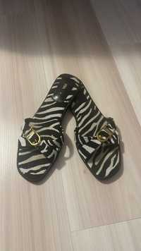 Papuci animal print Zara.