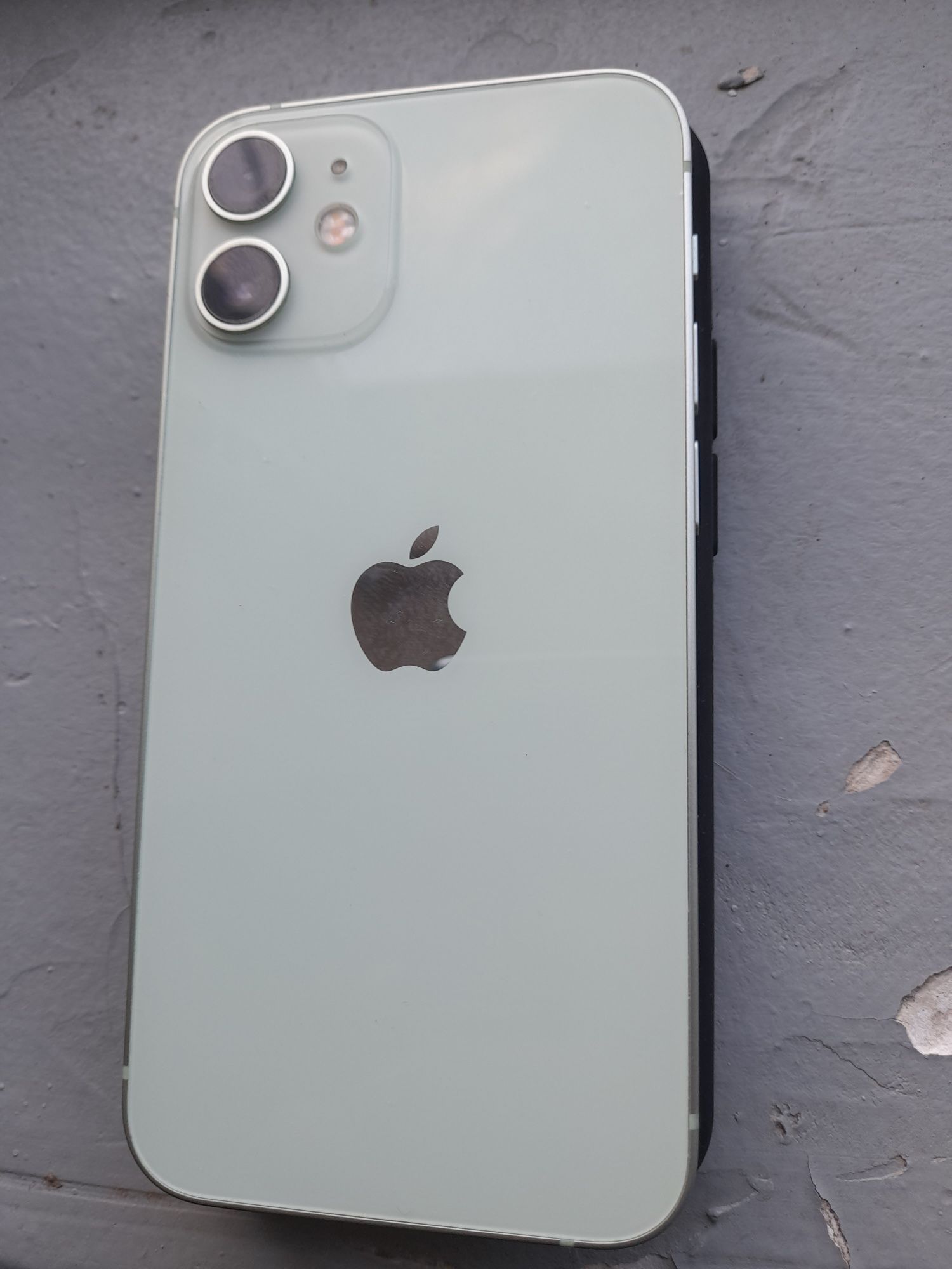 Продам Iphone 12mini