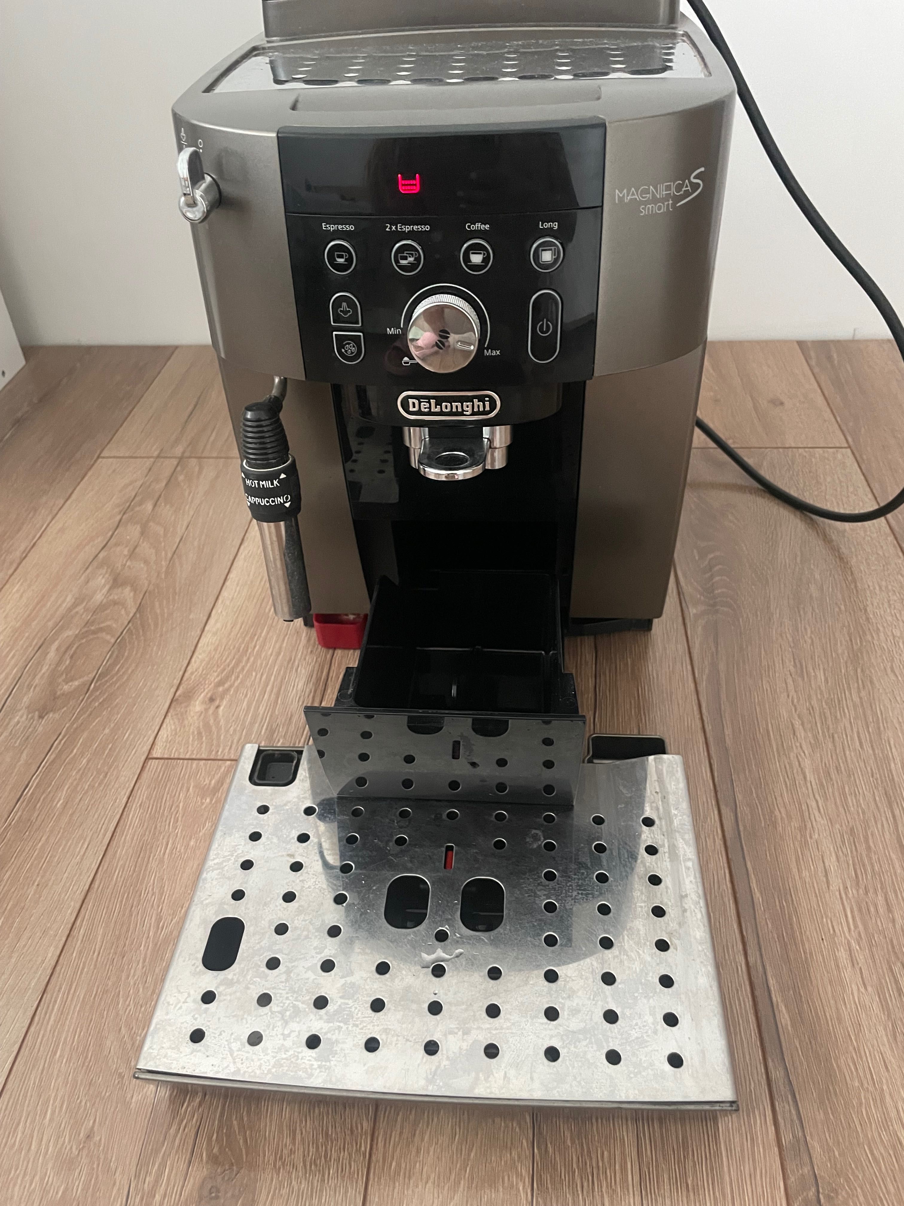 Кафе машина DeLonghi Magnifica Smart
