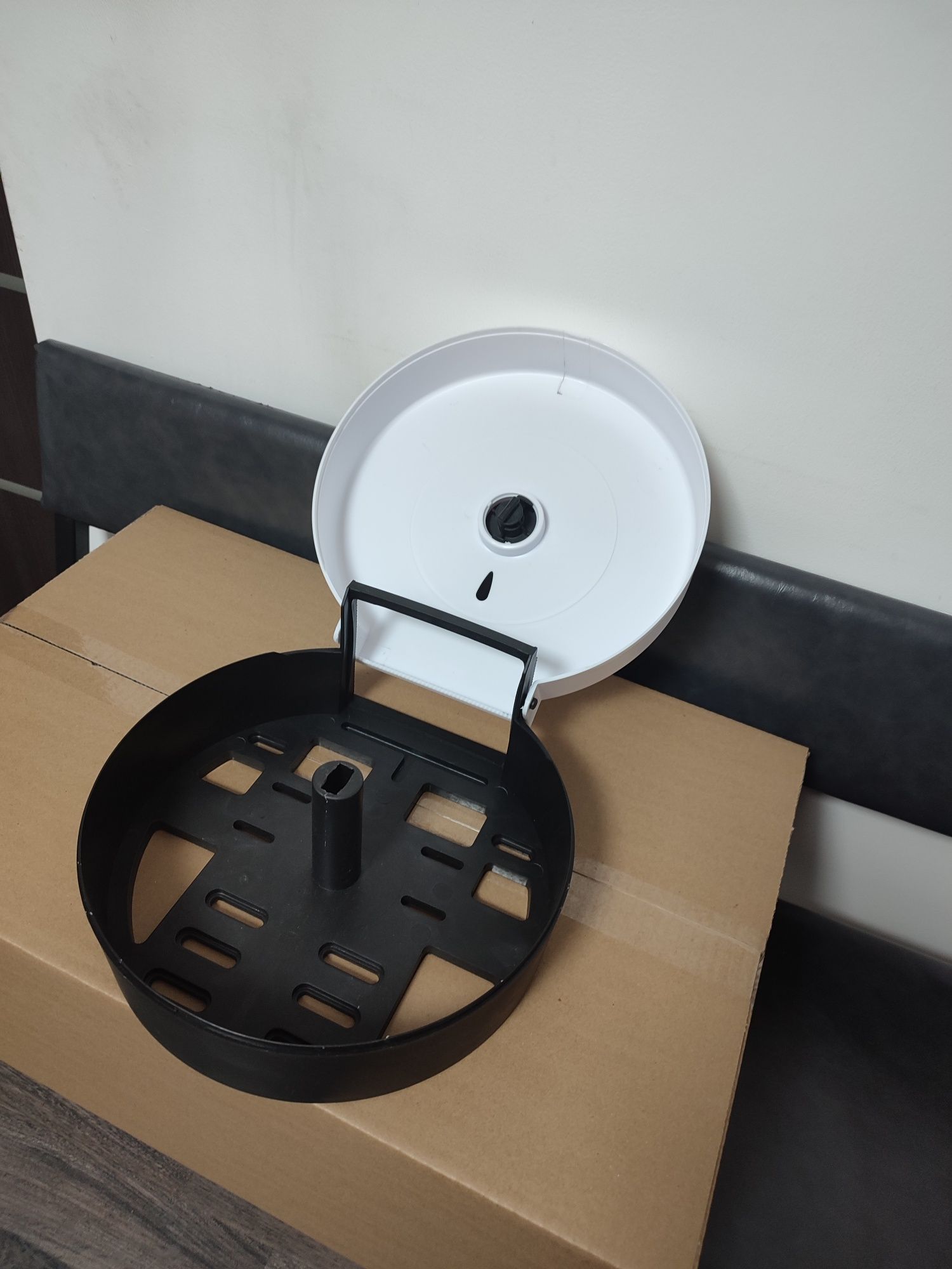 Диспенсер антивандальный для туалетной бумаги Джамбо втулка 3 см униве