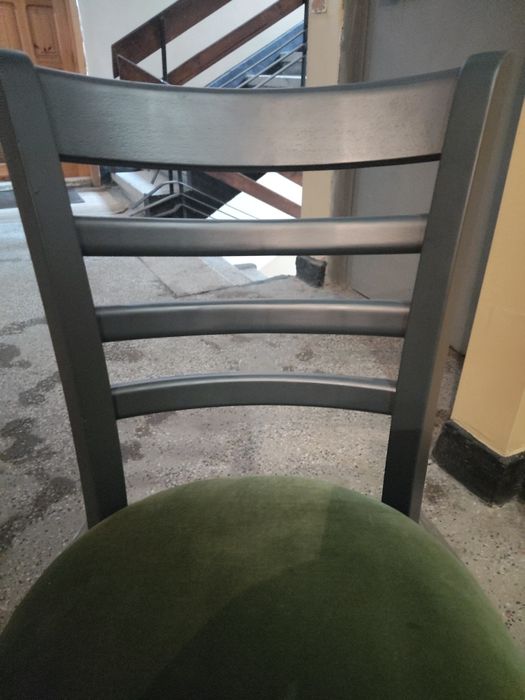 Нови столове неразопаковани