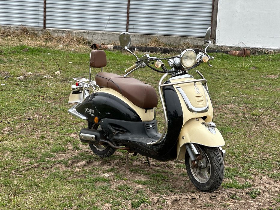 Vand scuter marca AGM model Retro motor 49 cc
