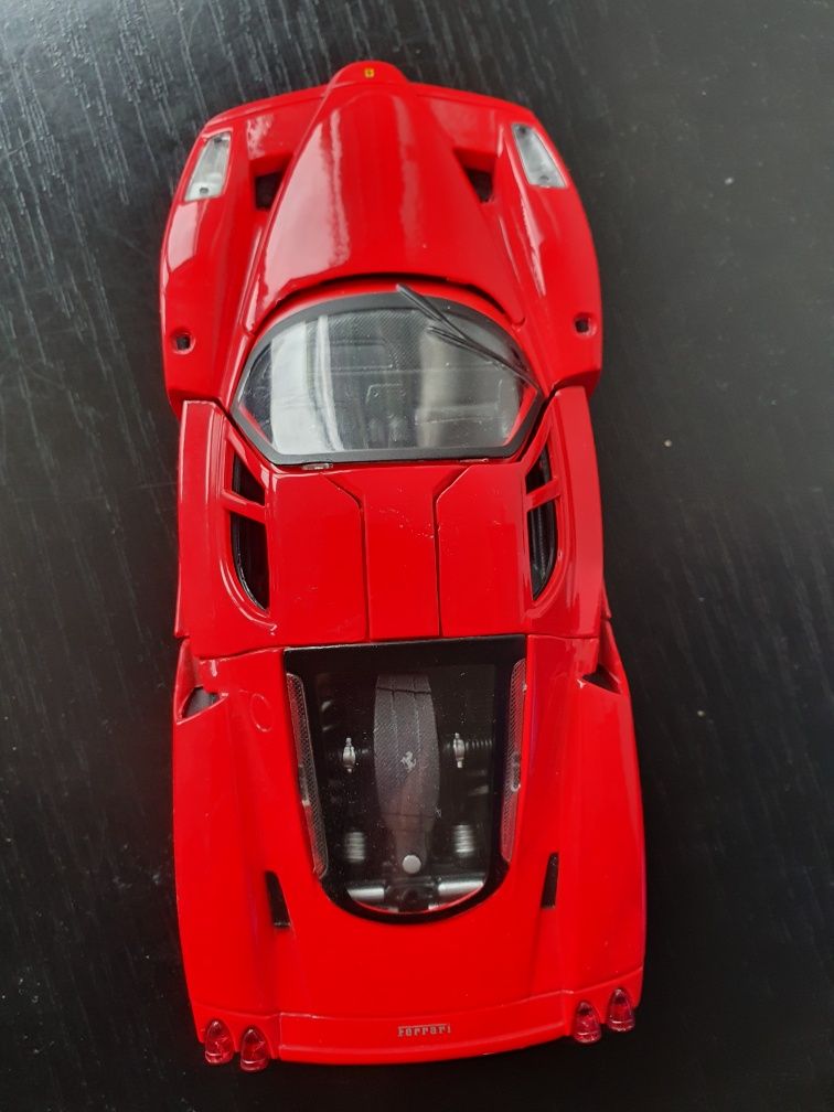 Vând macheta Ferrarii  GTO și Enzo Ferrarii