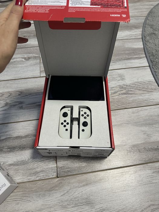 Игровая приставка Nintendo Switch OLED белый