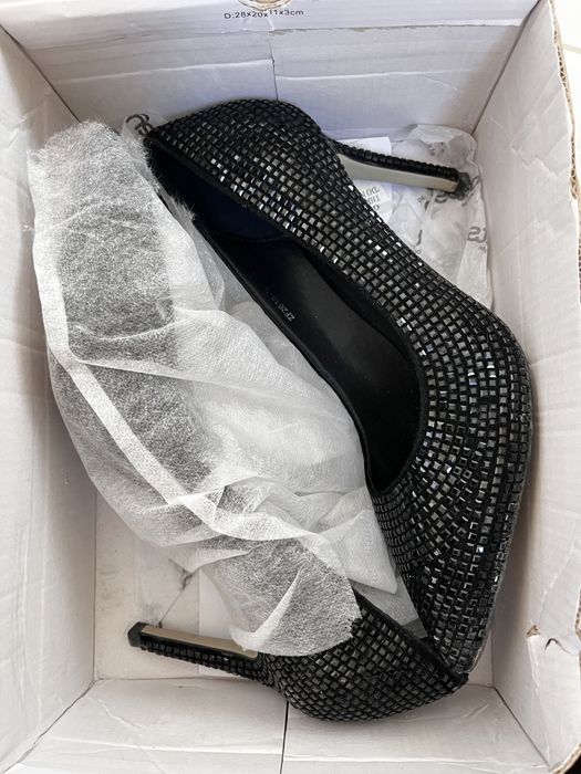 Туфли элегантные со стразами