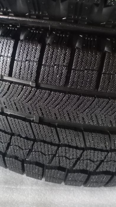 Шины зимние 245/50  R 20