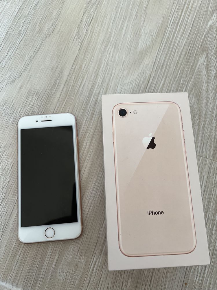 iPhone 8 64гб в хорошем состоянии