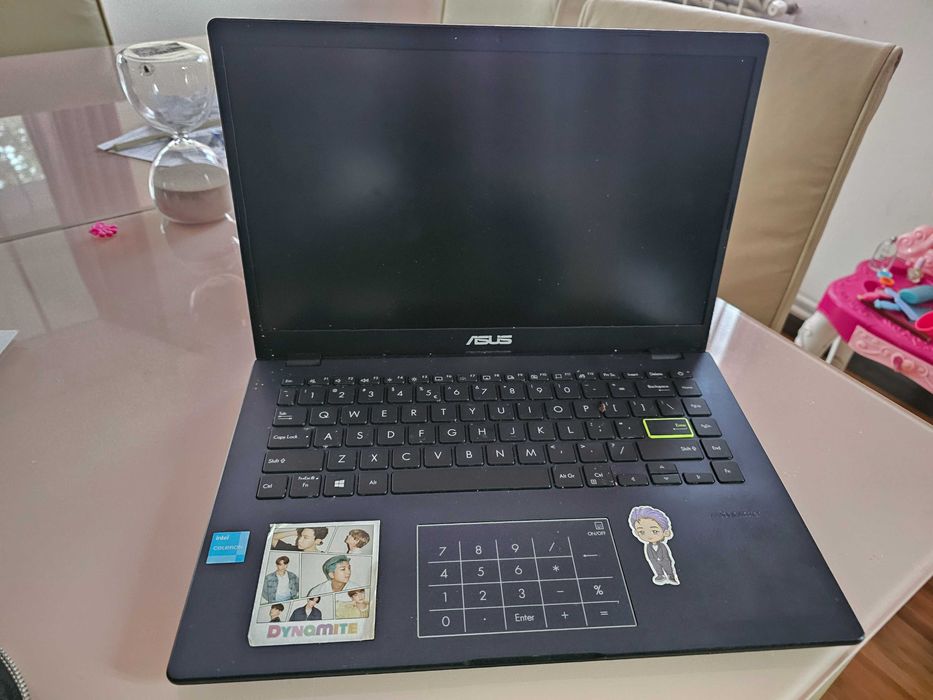 Vând laptop ASUS Vivobook Go 15