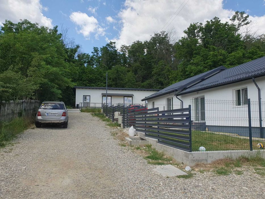 Descriere: 
Proprietar închiriez casă parter în Maracineni -Argeselu