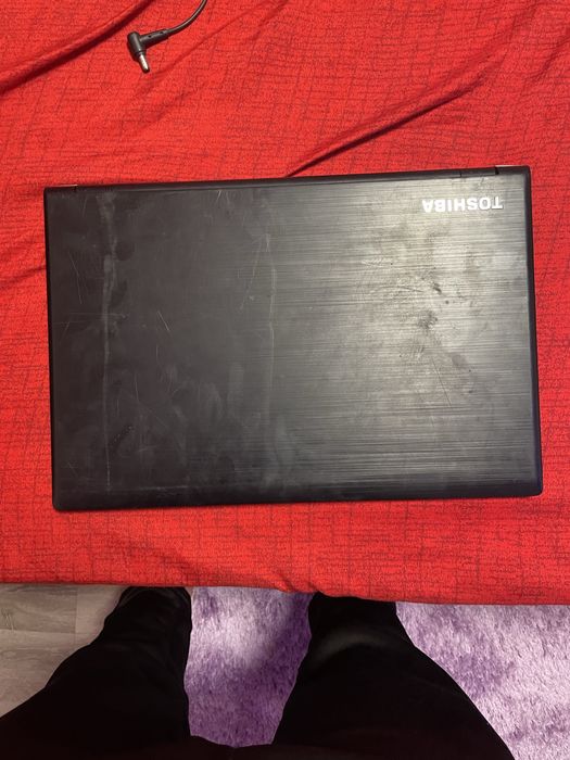 Vand leptop uri 500 lei negociabil,