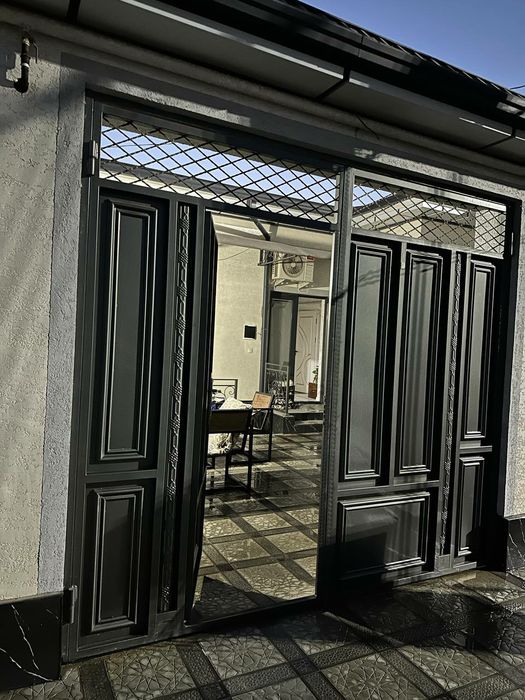 Uy sotiladi. Yangi qurilgan hovli