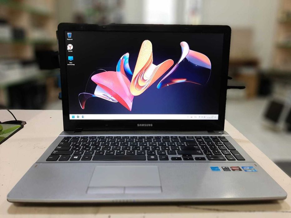 Ноутбук Samsung NP370R5E