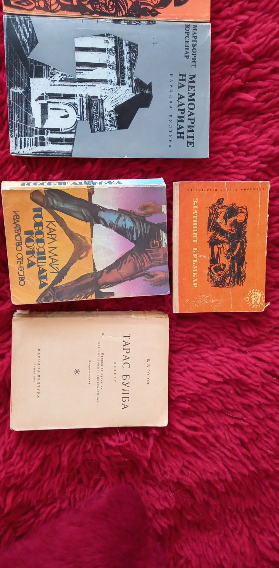 Стари книги в добро състояние