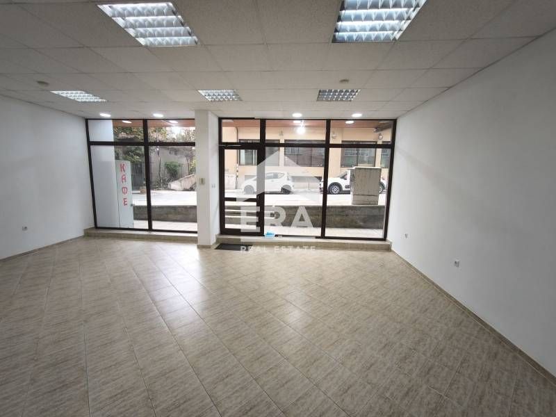 Търговско помещение под наем със статут на магазин за промишлени стоки