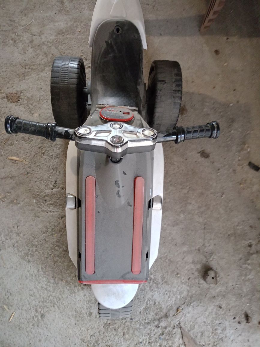 Игрушечной мотоцикл с аккумулятором