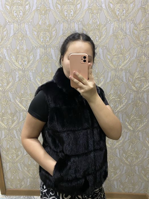 Зимняя норковая черная жилетка
