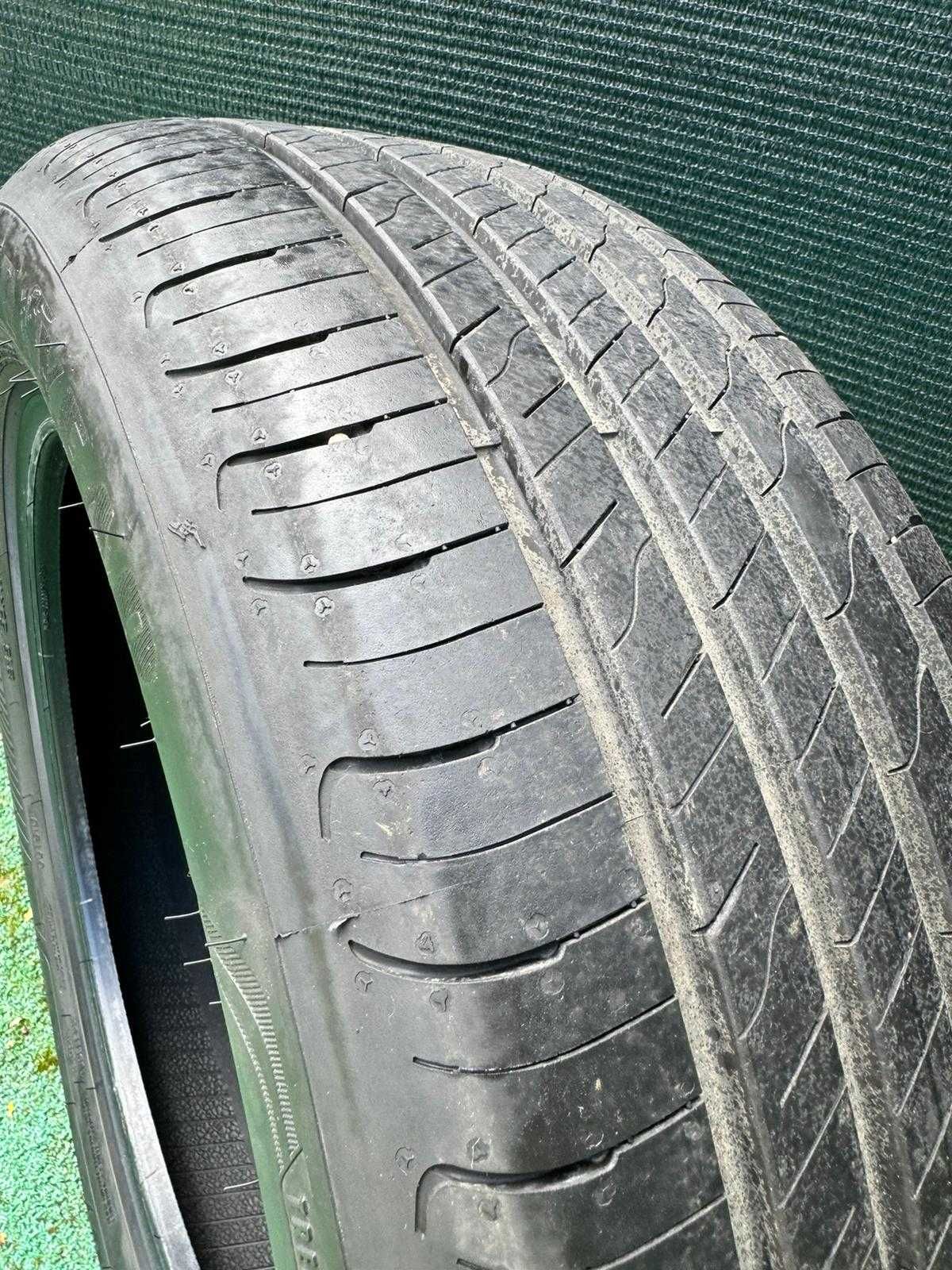 Vând cauciucuri Goodyear 215 55 R17 98W