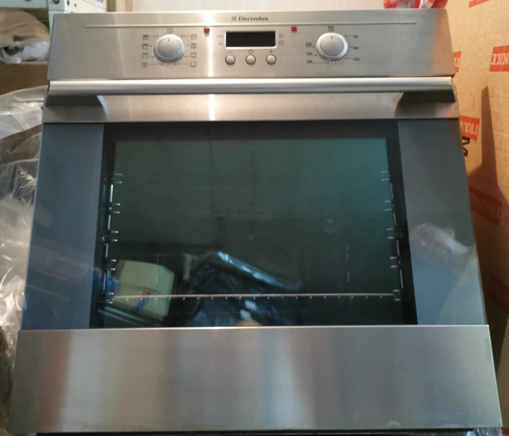 Фурна за вграждане ELECTROLUX с часовник, пуш бутони, Инокс, с 2 тави.