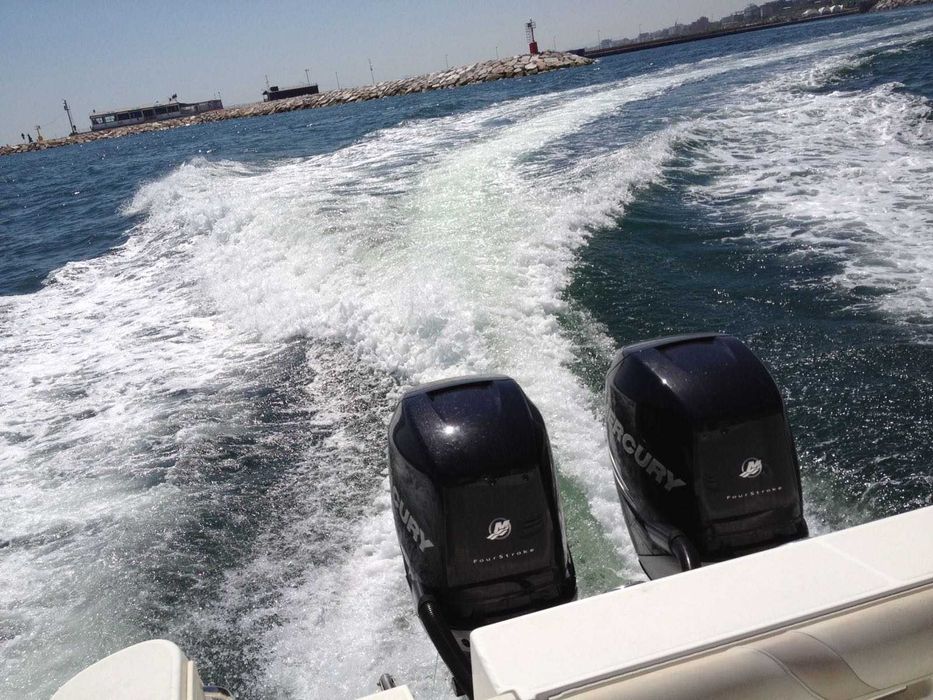 Boston Whaler 305 Conquest –Nescufundabilă, cu 2×300 CP Mercury Verado