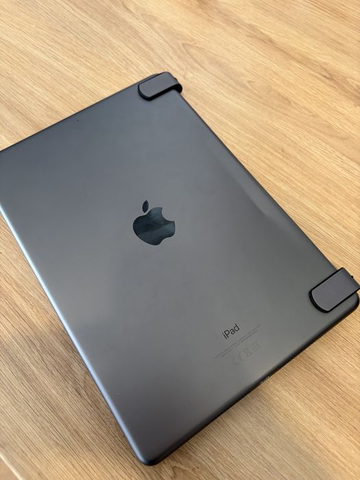 Vand iPad 7 32gb usor indoit