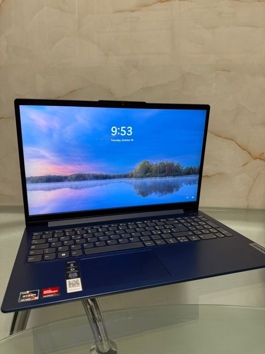 Laptop Lenovo 82XQ / Procesor Ryzen 5 7520u 2.8 Ghz / 8 DDR4 / SSD 256
