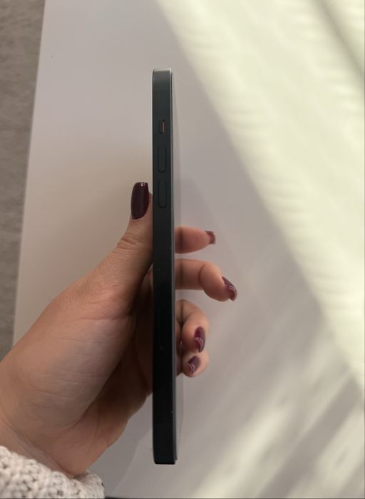 Продавам IPhone 14 plus