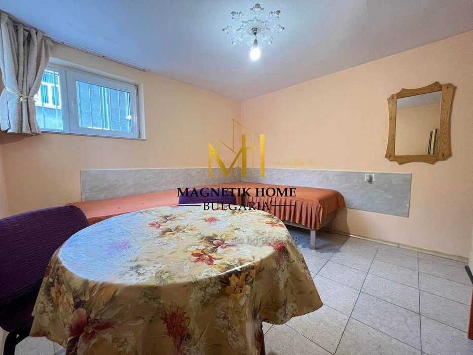 Дава се под наем Едностаен апартамент в Бургас, Център - 35 кв.м за 153 € - Снимка #2