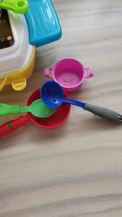 различни ранички с играчки
