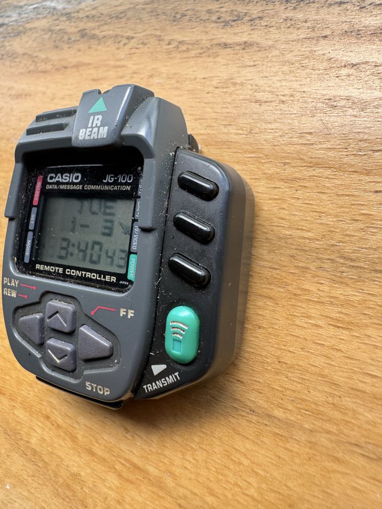Casio GJ-100 от 1990 година game watch има игра