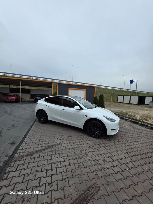 Tesla model y performance