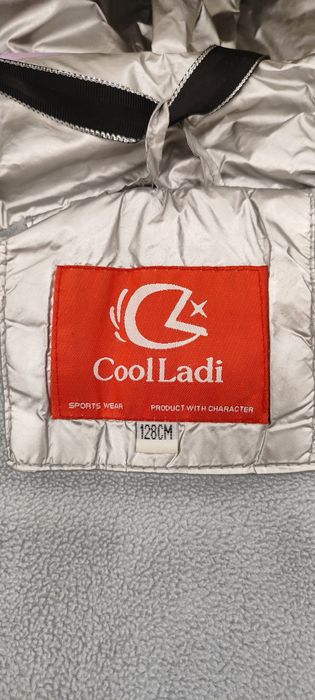 Продам зимнюю куртку на девочку