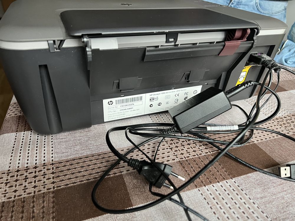 HP Deskjet 1050 принтер със скенер