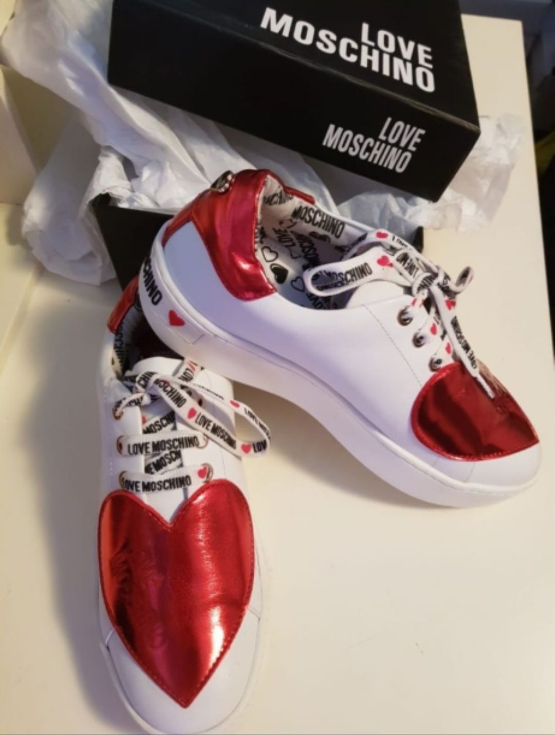 Sneakersi adidasi Moschino