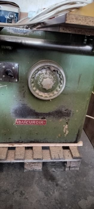 Circular cu masă mobila