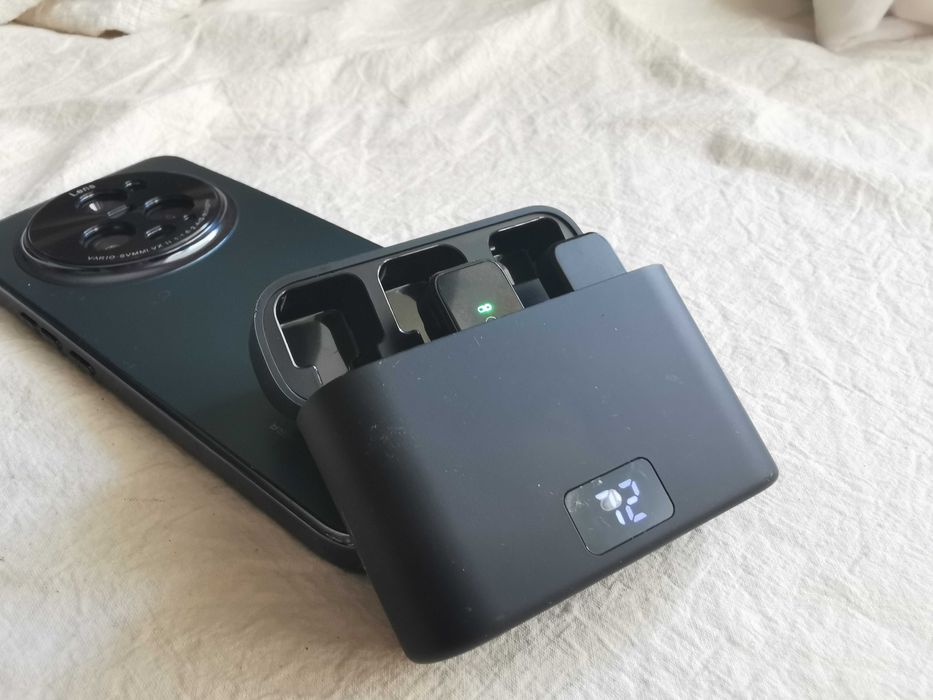 Комплект 2 безжични микрофона със зарядна кутия, за смартфон и др.