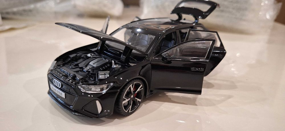 Ауди Audi RS6 1:32 отваряеми врати, капак, светещи фарове и стопове