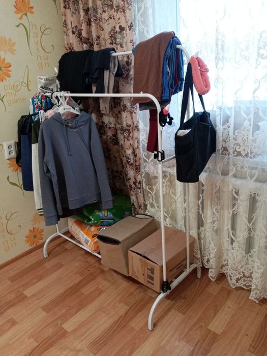 Продам  вешалку напольную