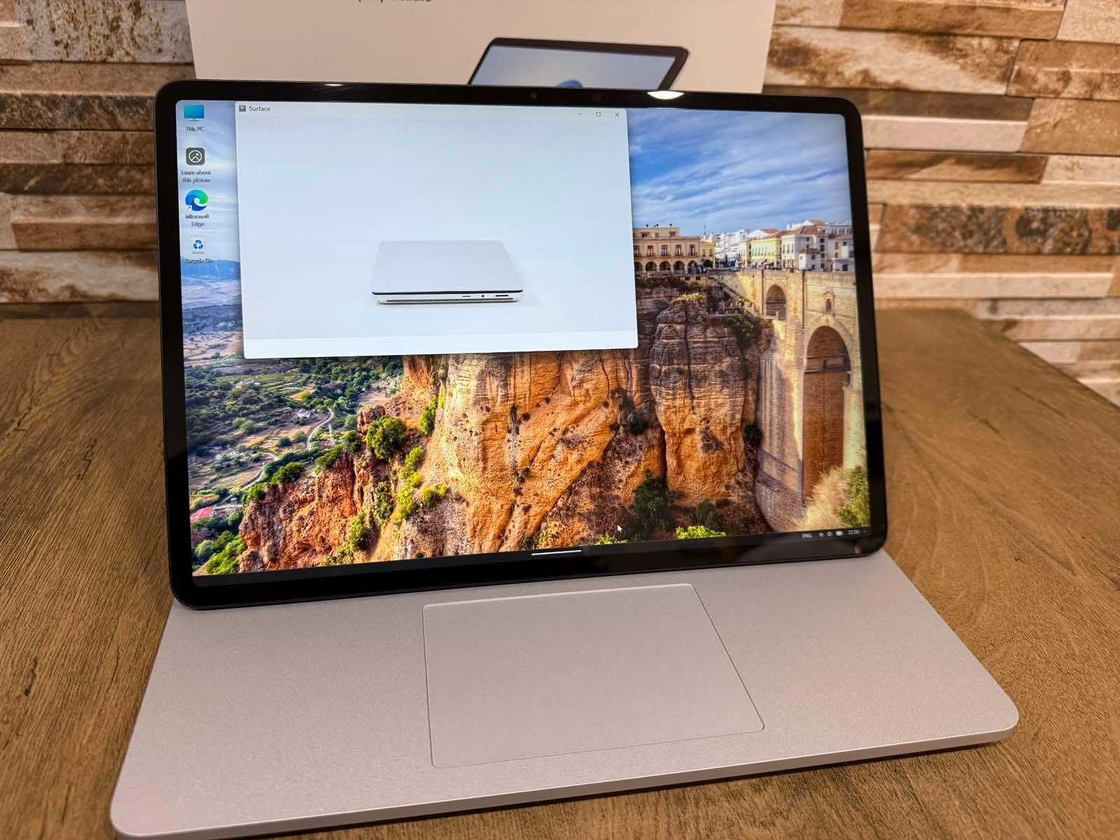 Microsoft Surface Laptop Studio 14.4 Core i5 11300H/ 16GB Ram/512GB