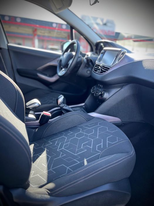 Peugeot 2008 An: 11.2015  1.2 benzina !!