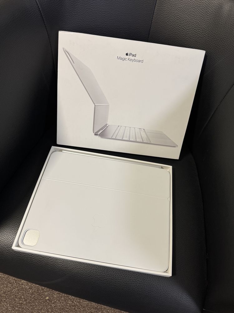 iPad Pro 13 - inch Magic Keyboard White British / Nouă originală